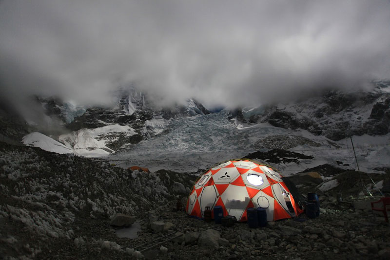 Illustration for article titled Slingfin 2Lite Review: Everest Tent Tech For The Backpacker